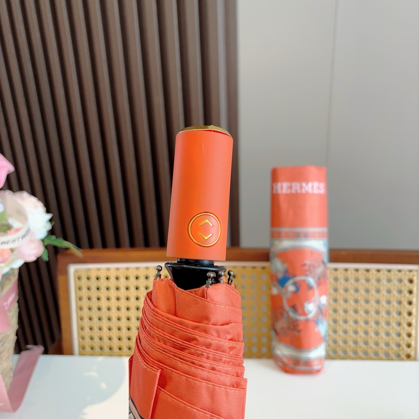 爱马仕（Hermès）   新款 极品H家三折自动伞重磅呈现 以其精湛的工艺技术和源源不断的想像力 新涂