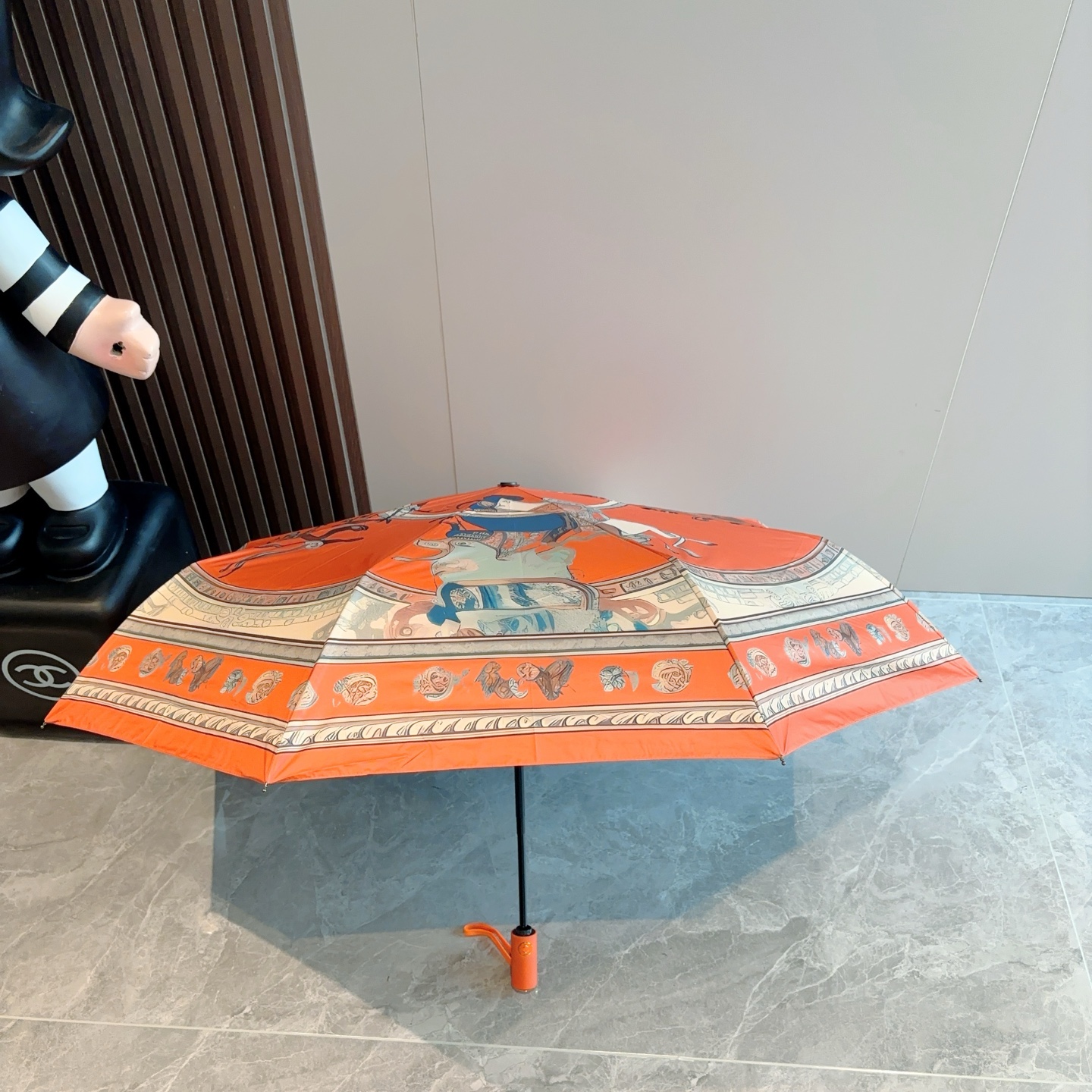 爱马仕（Hermès）   新款 极品H家三折自动伞重磅呈现 以其精湛的工艺技术和源源不断的想像力 新涂