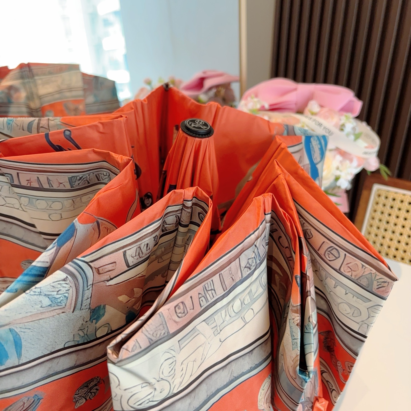 爱马仕（Hermès）   新款 极品H家三折自动伞重磅呈现 以其精湛的工艺技术和源源不断的想像力 新涂