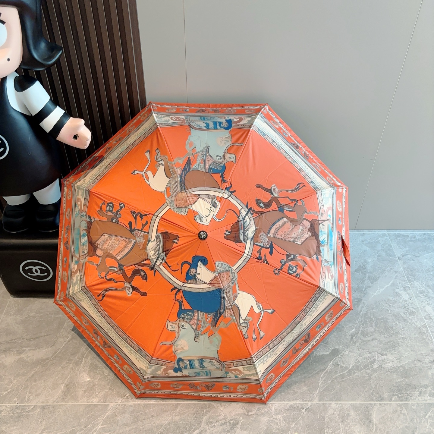 爱马仕（Hermès）   新款 极品H家三折自动伞重磅呈现 以其精湛的工艺技术和源源不断的想像力 新涂