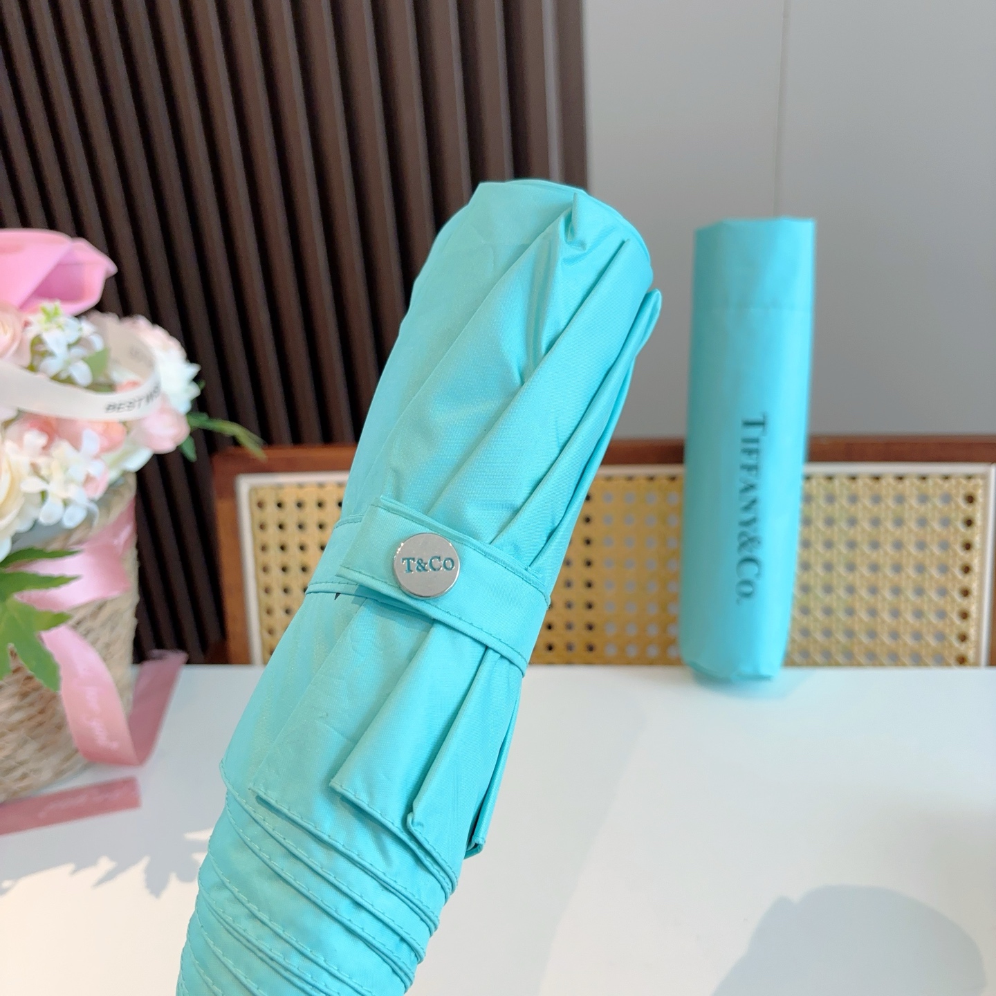 Tiffany蒂芙尼 透明手柄三折自动折叠晴雨伞 火爆来袭 夏日里的小清新 高效阻隔紫外线涂层 有伞随行
