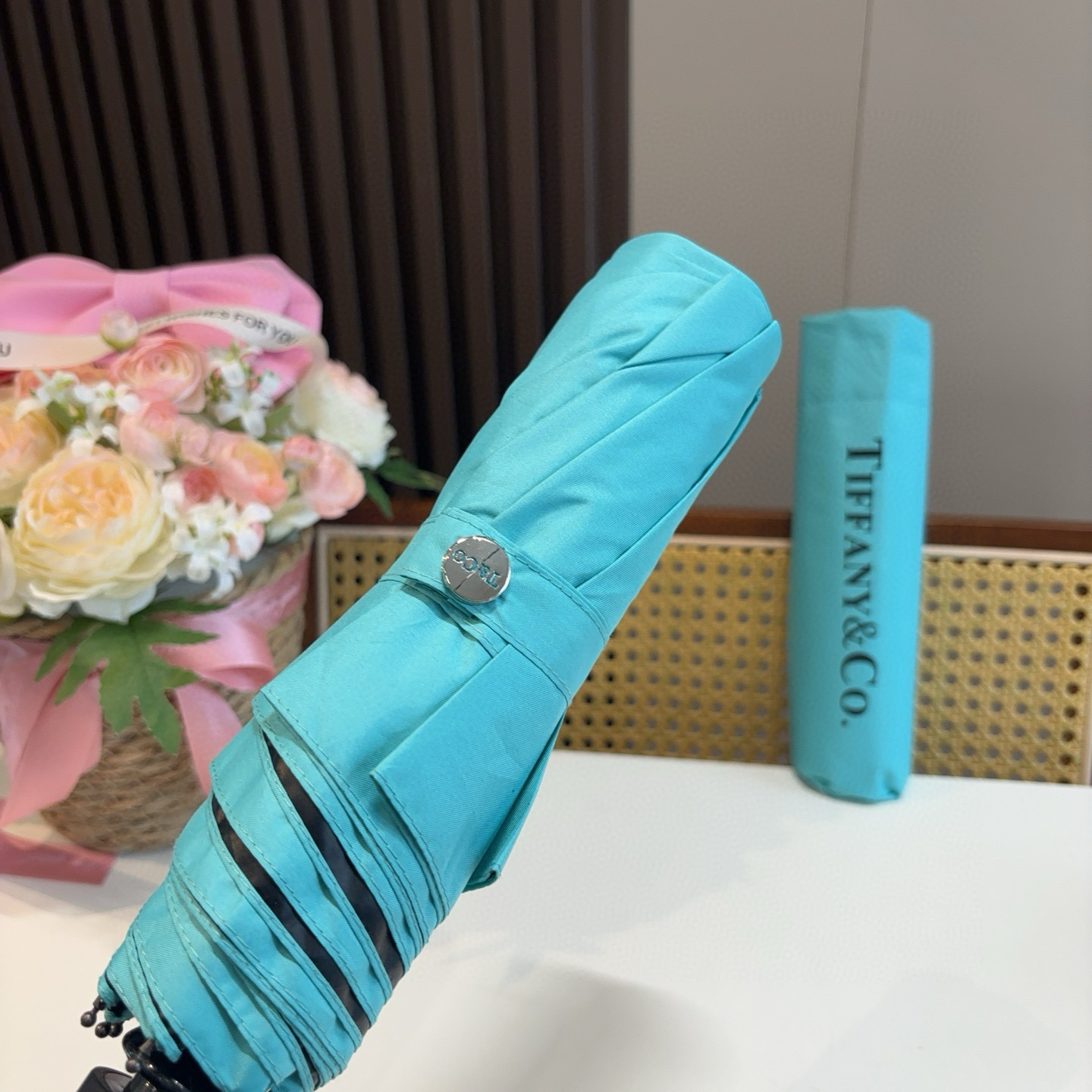  Tiffany蒂芙尼 带灯光手柄三折自动折叠晴雨伞 火爆来袭 夏日里的小清新 高效阻隔紫外线涂层 有伞