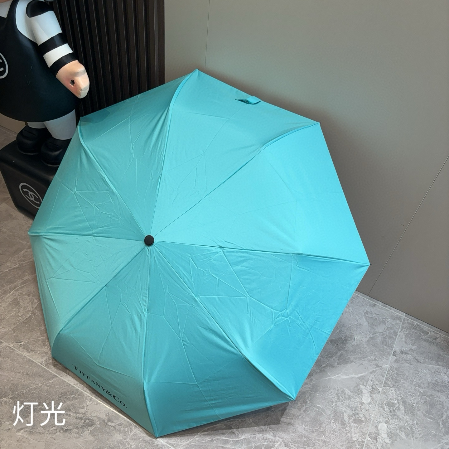 Tiffany蒂芙尼 带灯光手柄三折自动折叠晴雨伞 火爆来袭 夏日里的小清新 高效阻隔紫外线涂层 有伞
