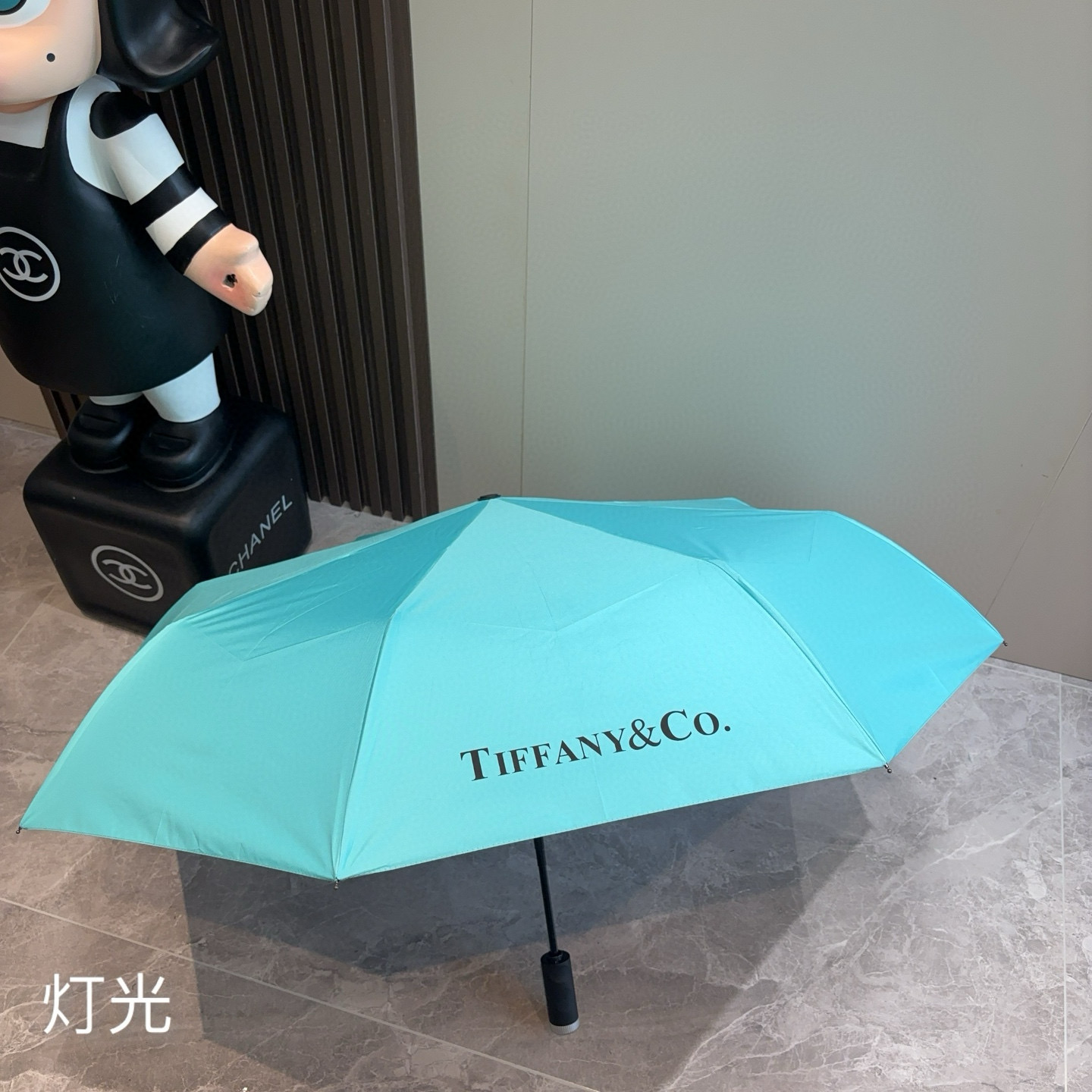  Tiffany蒂芙尼 带灯光手柄三折自动折叠晴雨伞 火爆来袭 夏日里的小清新 高效阻隔紫外线涂层 有伞