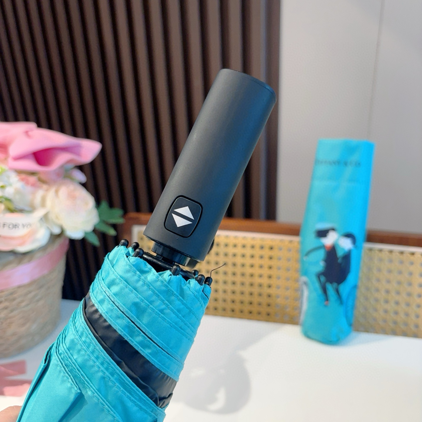  Tiffany蒂芙尼 💍时尚独特、三折自动折叠晴雨伞 火爆来袭 夏日里的小清新 高效阻隔紫外线涂层 有
