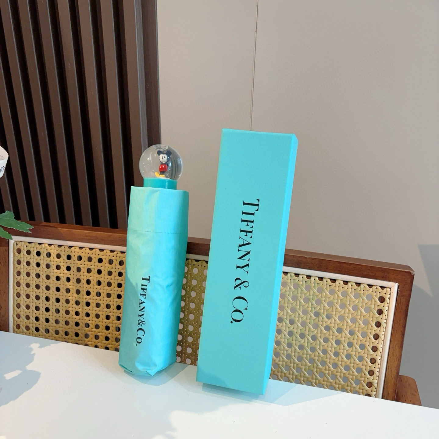  Tiffany蒂芙尼 米奇手柄 五折手开折叠晴雨伞 新款火爆来袭 夏日里的小清新 高效阻隔紫外线涂层 