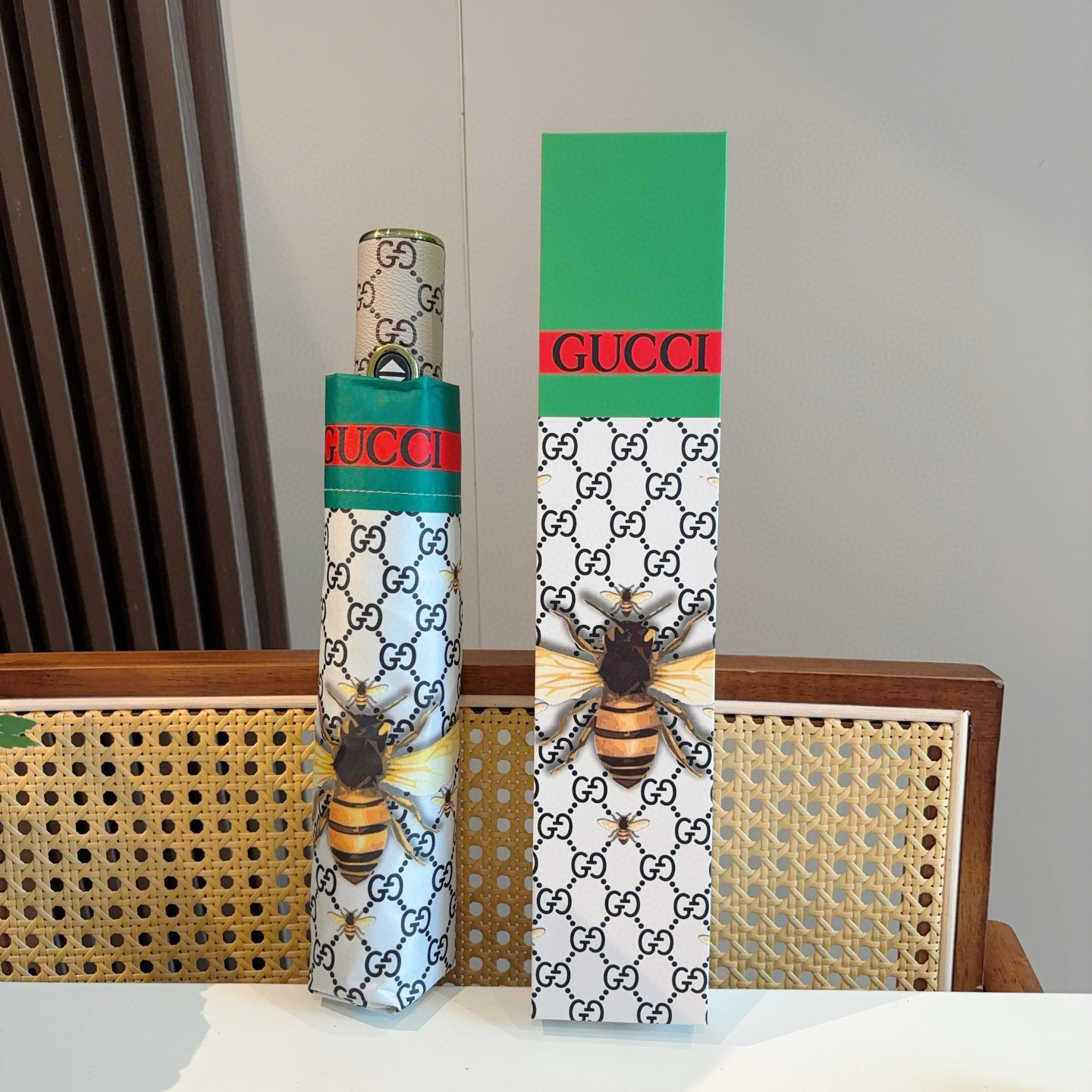  GUCCI古奇 三折自动折叠晴雨伞  时尚原单代工品质 细节精致 看得见的品质 打破一成不变 色泽纯正