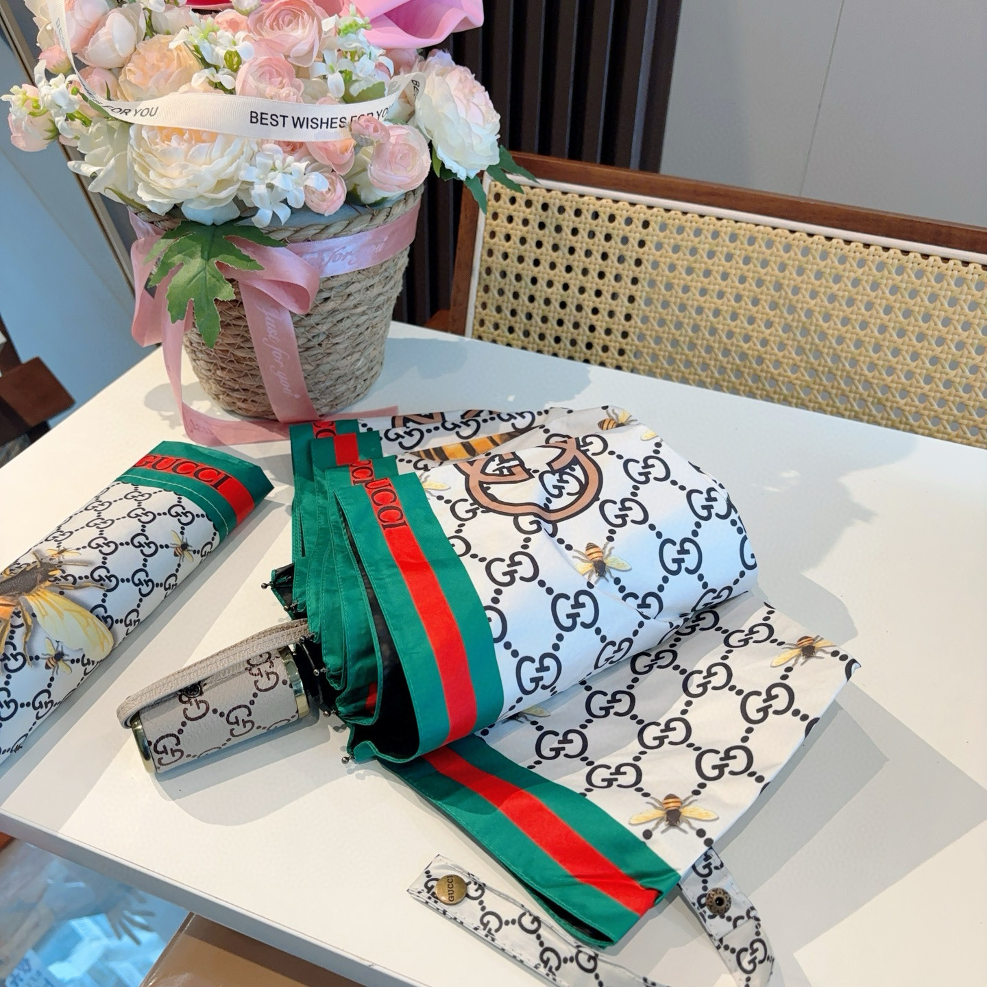  GUCCI古奇 三折自动折叠晴雨伞  时尚原单代工品质 细节精致 看得见的品质 打破一成不变 色泽纯正