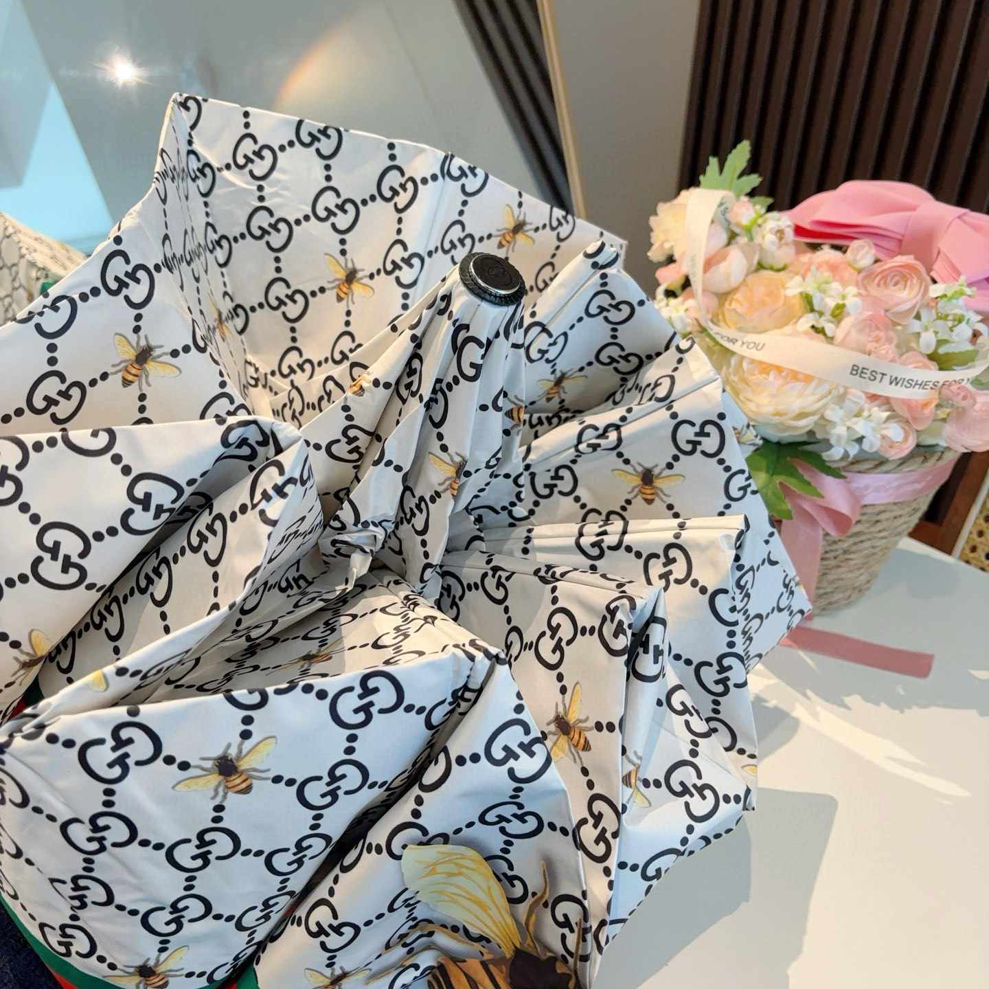  GUCCI古奇 三折自动折叠晴雨伞  时尚原单代工品质 细节精致 看得见的品质 打破一成不变 色泽纯正