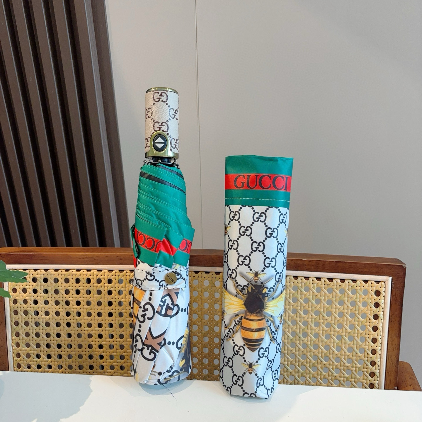  GUCCI古奇 三折自动折叠晴雨伞  时尚原单代工品质 细节精致 看得见的品质 打破一成不变 色泽纯正