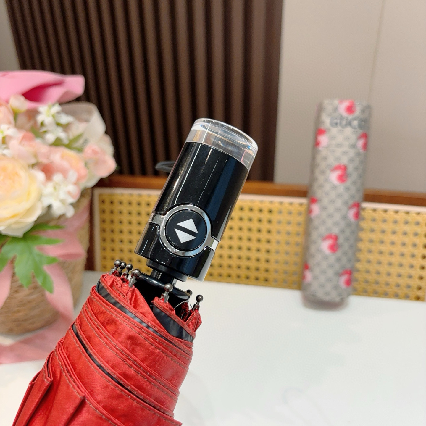  GUCCI古奇 三折自动折叠晴雨伞  时尚原单代工品质 细节精致 看得见的品质 打破一成不变 色泽纯正