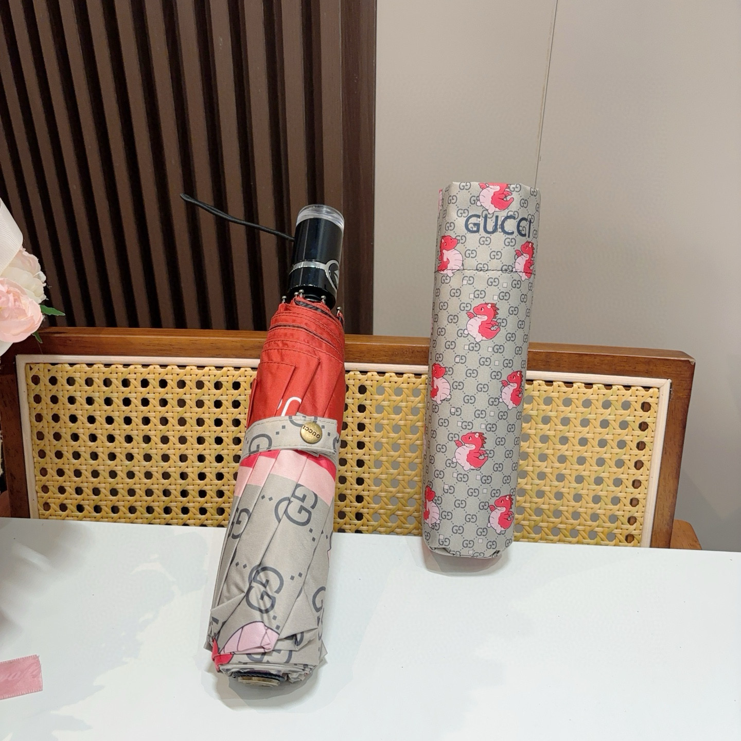  GUCCI古奇 三折自动折叠晴雨伞  时尚原单代工品质 细节精致 看得见的品质 打破一成不变 色泽纯正