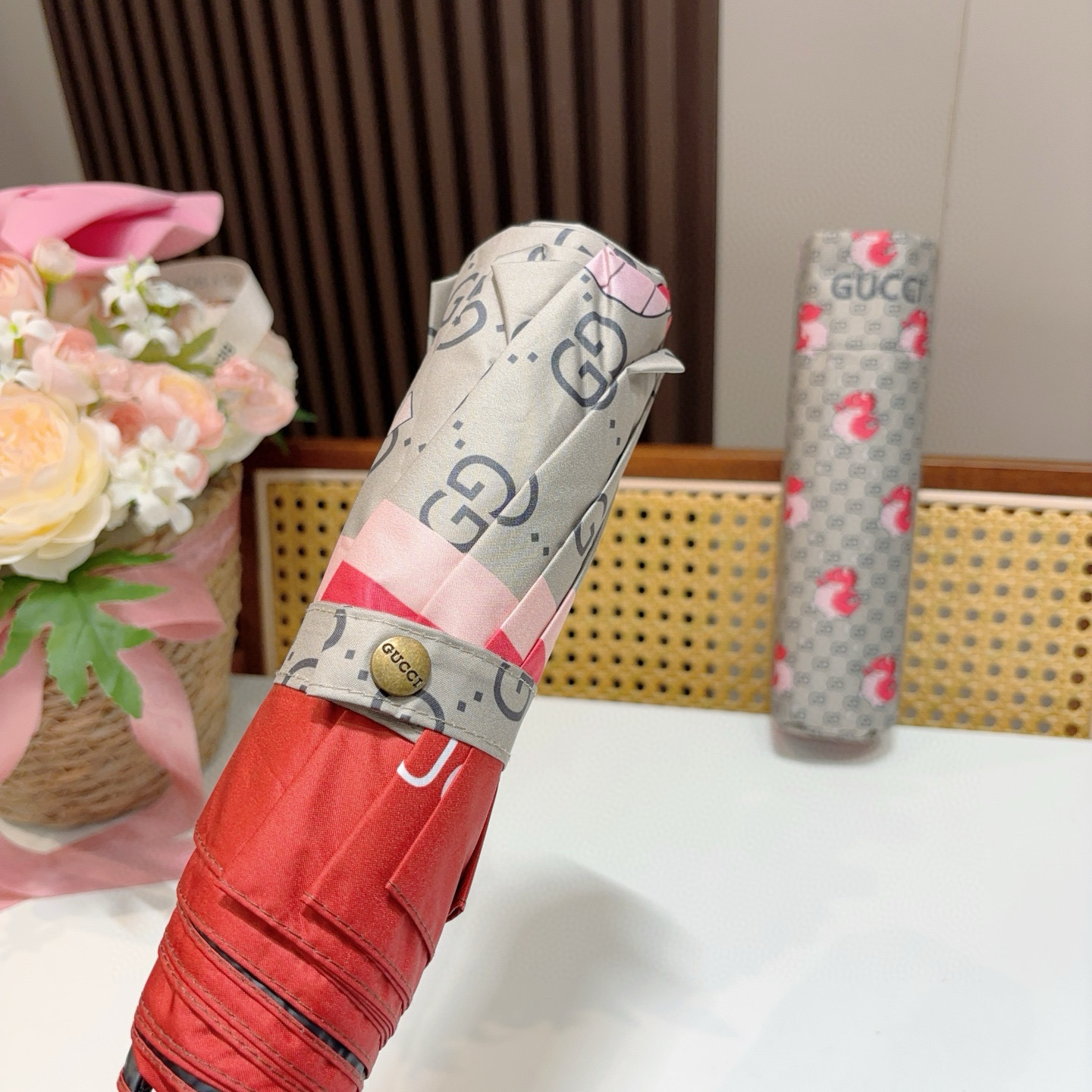  GUCCI古奇 三折自动折叠晴雨伞  时尚原单代工品质 细节精致 看得见的品质 打破一成不变 色泽纯正
