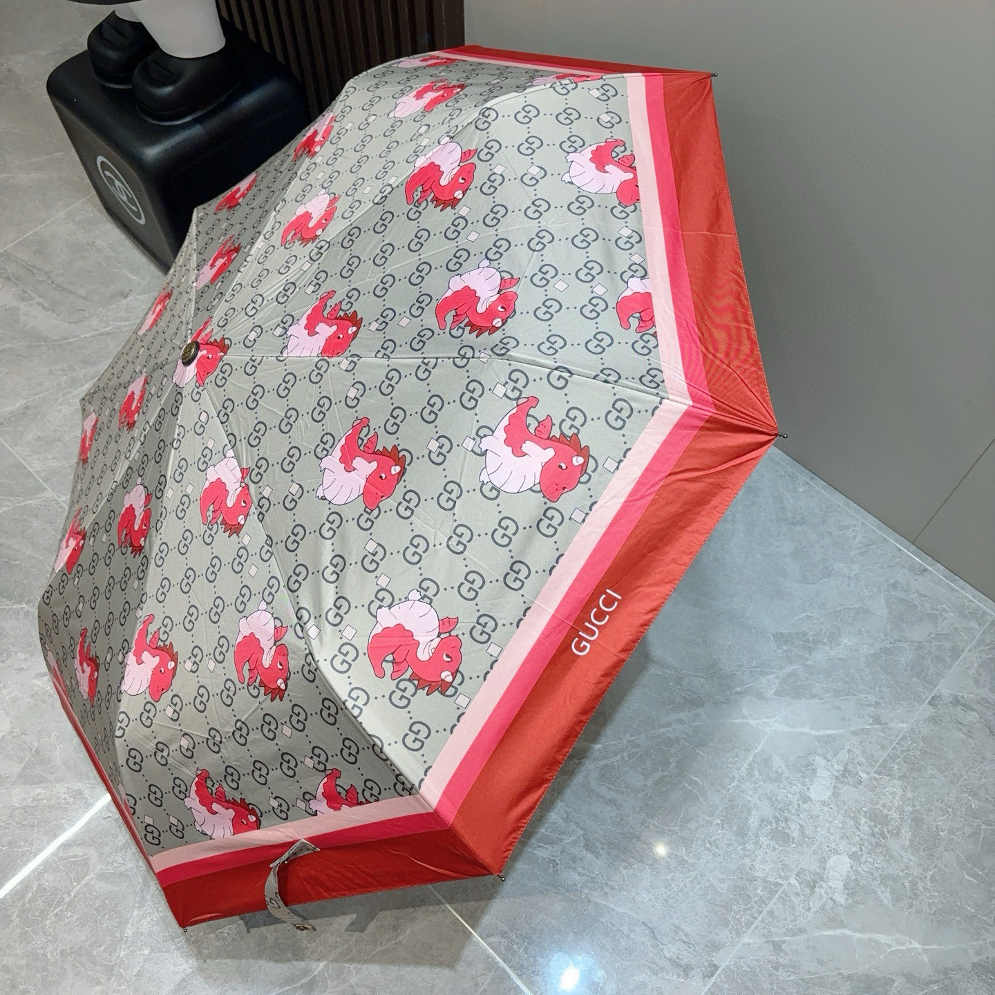  GUCCI古奇 三折自动折叠晴雨伞  时尚原单代工品质 细节精致 看得见的品质 打破一成不变 色泽纯正