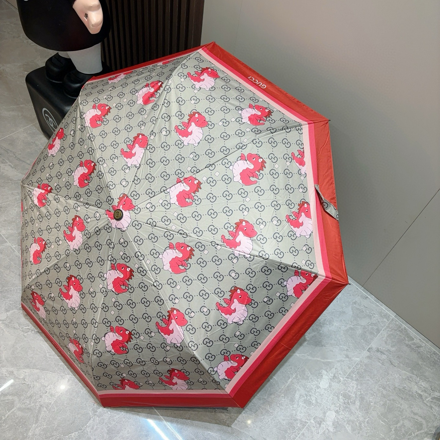  GUCCI古奇 三折自动折叠晴雨伞  时尚原单代工品质 细节精致 看得见的品质 打破一成不变 色泽纯正