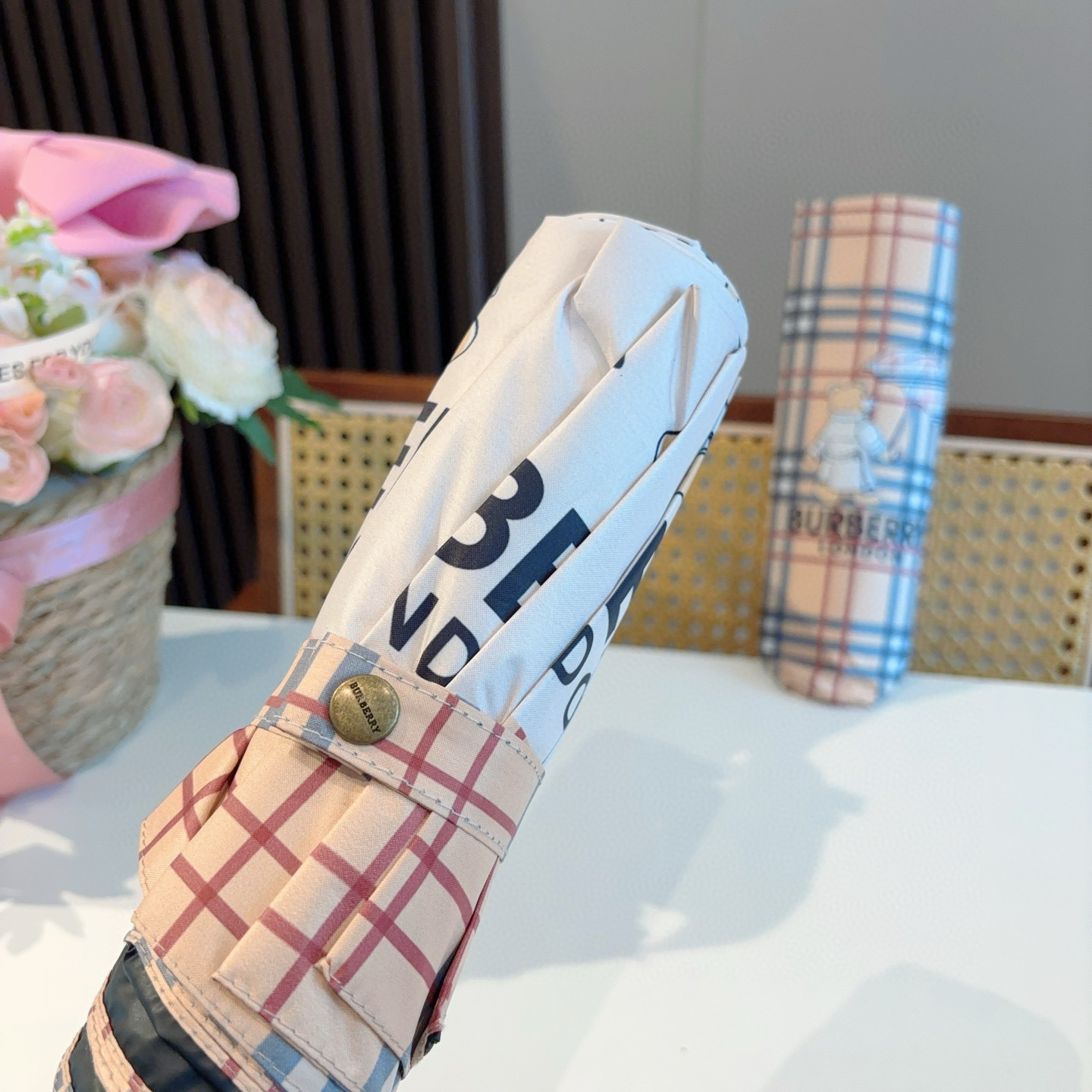  BURBERRY（巴宝莉） 三折自动折叠晴雨伞 年度巅峰之作 经典 高雅 时髦 这就是被称为英国BUR