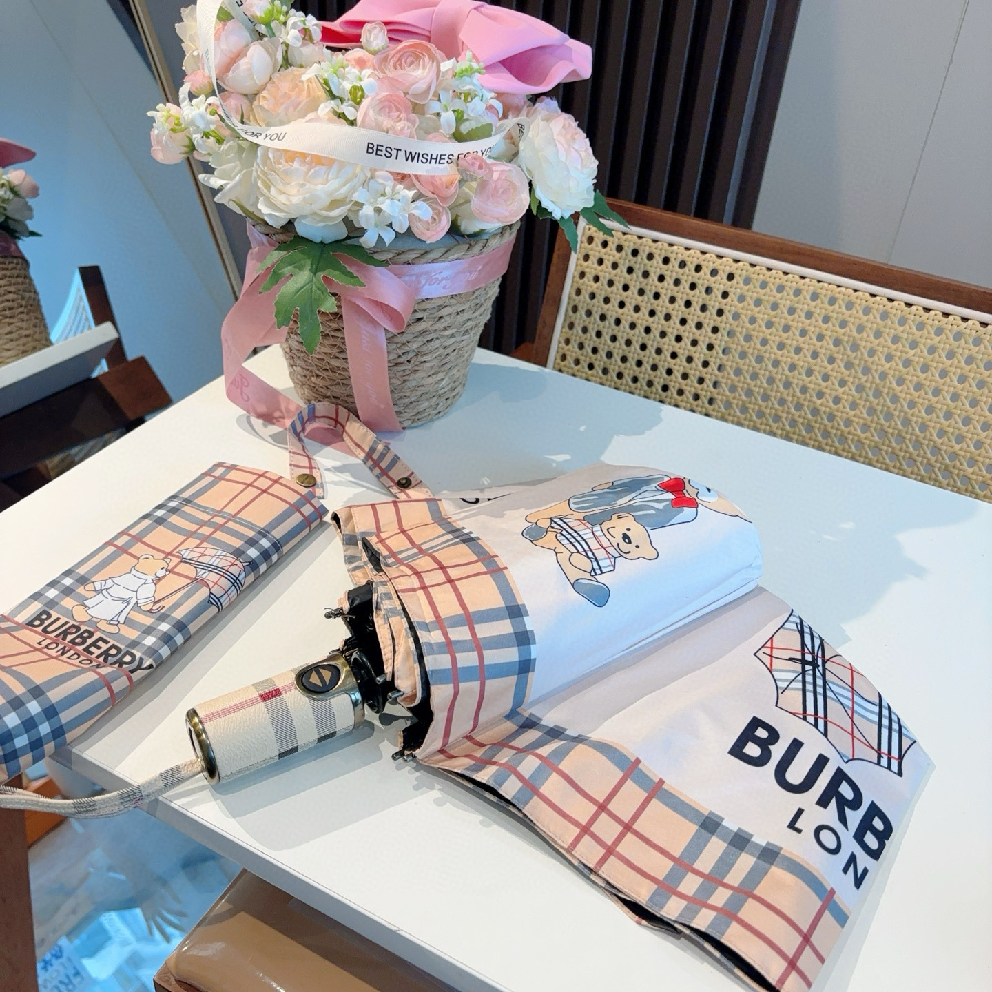  BURBERRY（巴宝莉） 三折自动折叠晴雨伞 年度巅峰之作 经典 高雅 时髦 这就是被称为英国BUR