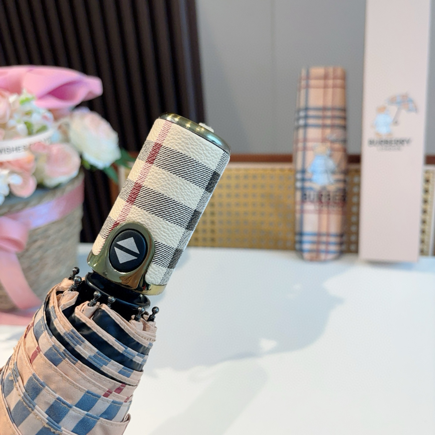  BURBERRY（巴宝莉） 三折自动折叠晴雨伞 年度巅峰之作 经典 高雅 时髦 这就是被称为英国BUR