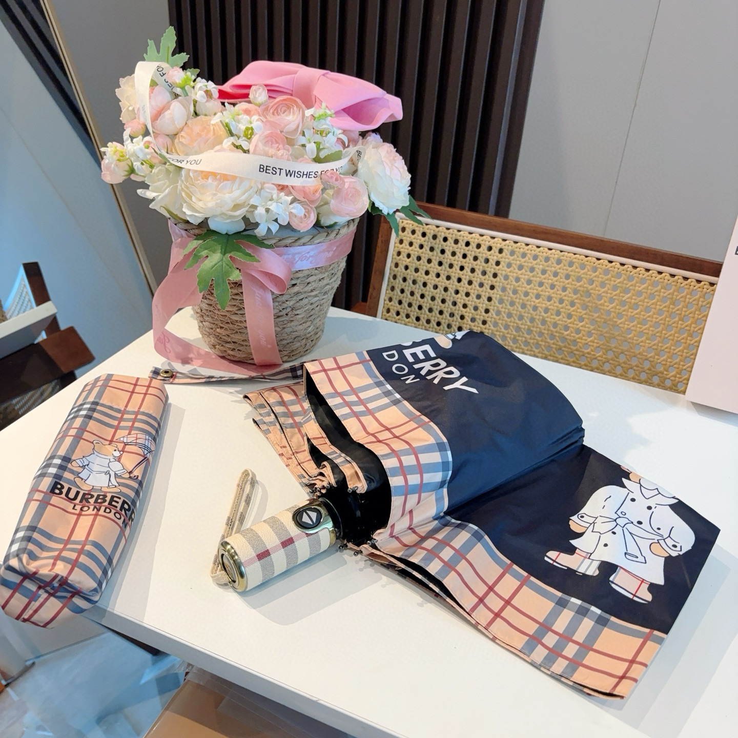  BURBERRY（巴宝莉） 三折自动折叠晴雨伞 年度巅峰之作 经典 高雅 时髦 这就是被称为英国BUR