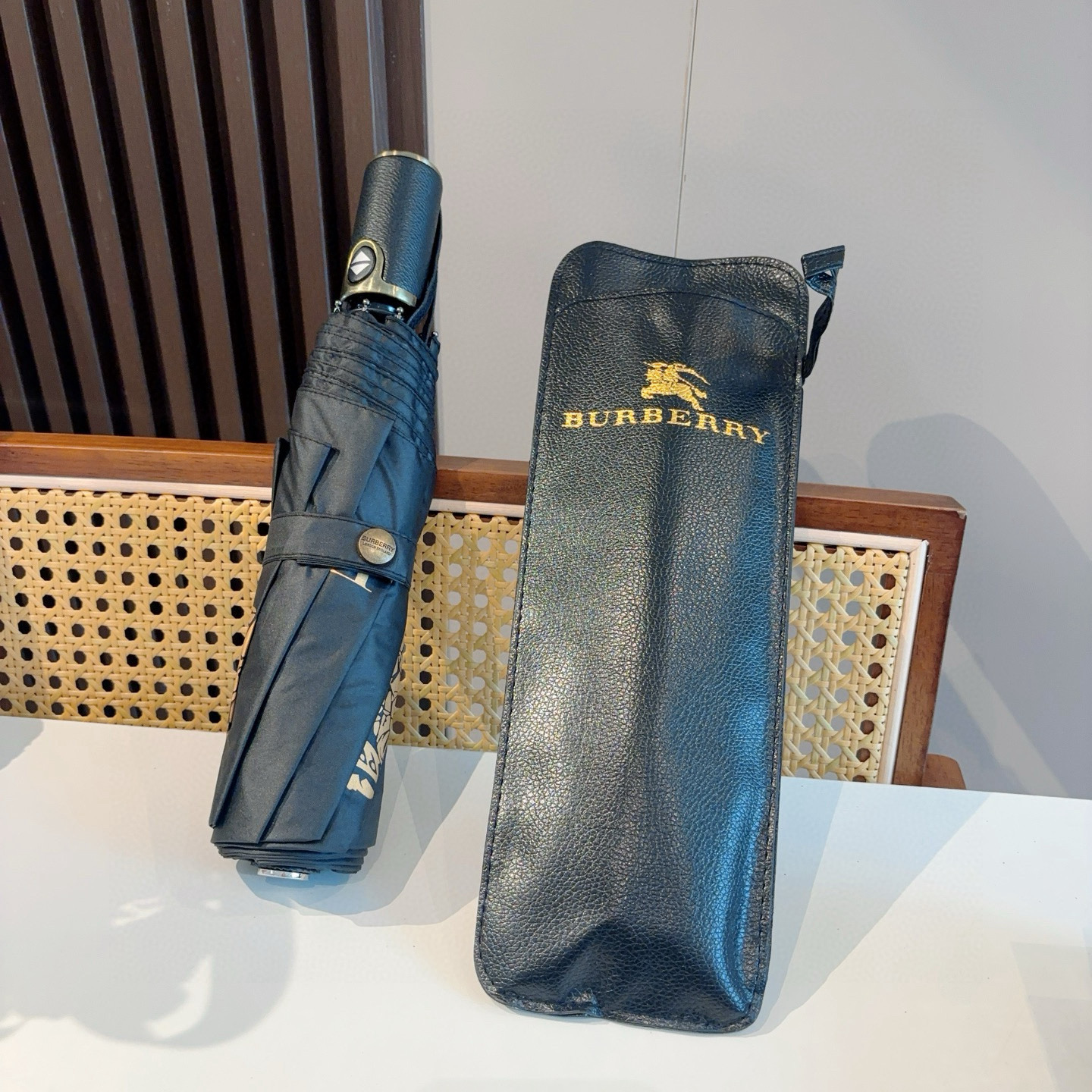  BURBERRY（巴宝莉） 三折自动折叠晴雨伞 年度巅峰之作 经典 高雅 时髦 这就是被称为英国BUR