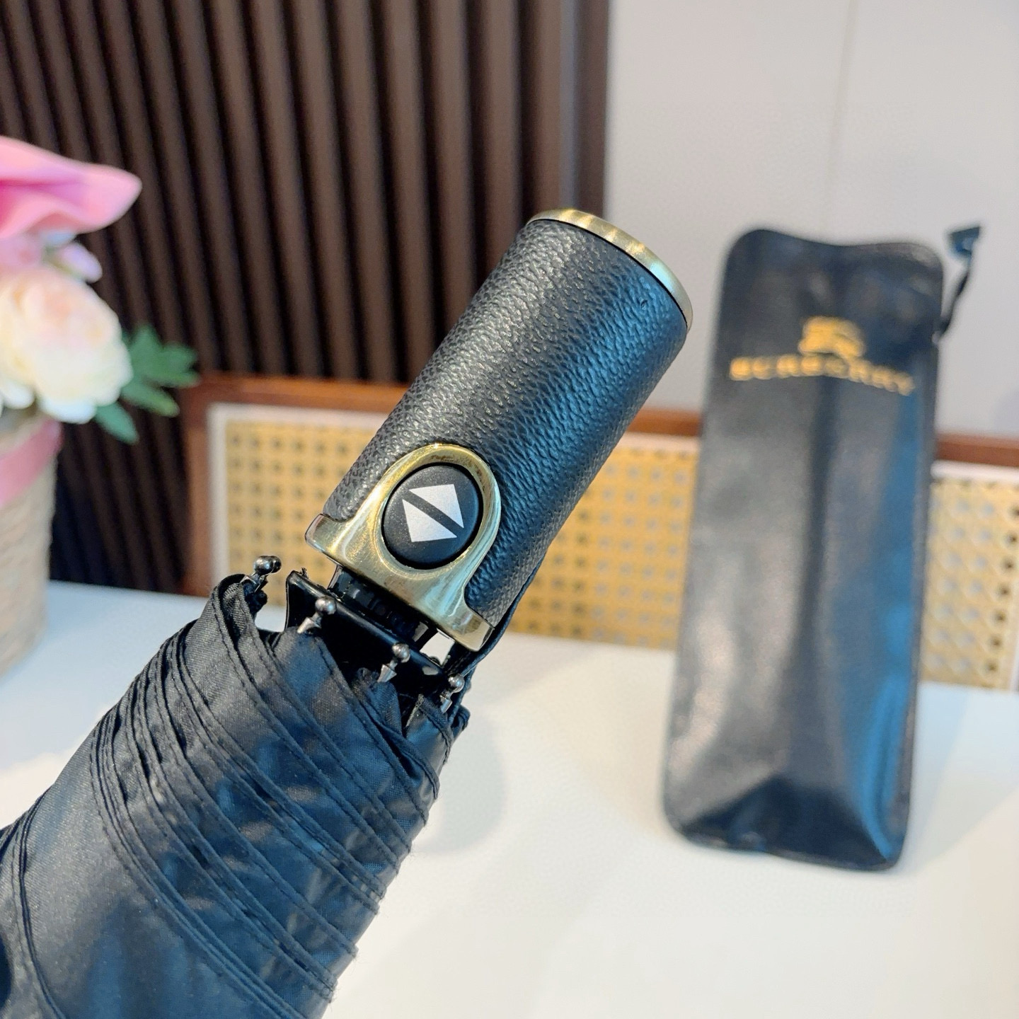  BURBERRY（巴宝莉） 三折自动折叠晴雨伞 年度巅峰之作 经典 高雅 时髦 这就是被称为英国BUR