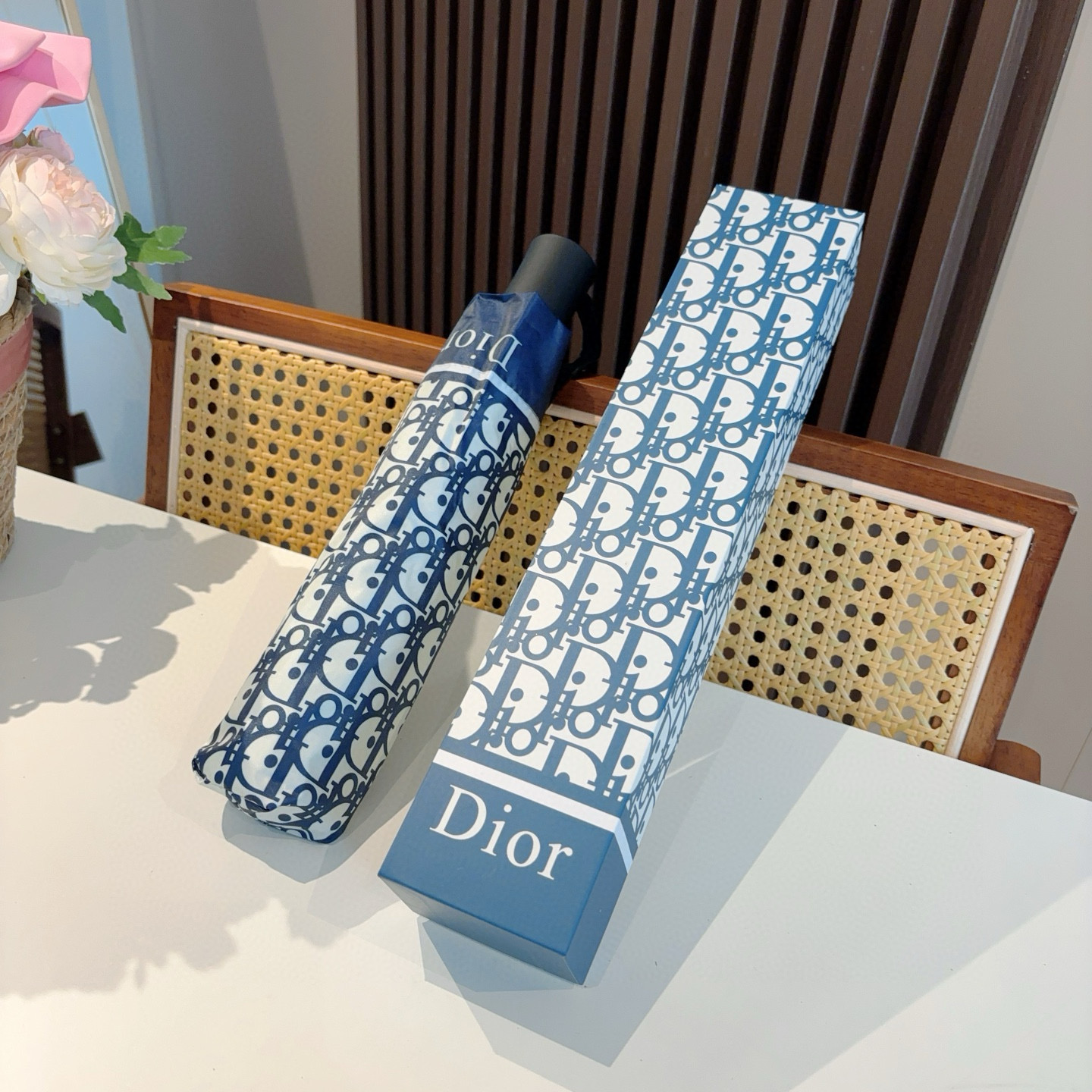  DIOR（迪奥）经典cd印花三折自动折叠晴雨伞  时尚原单代工品质 细节精致 看得见的品质 打破一成不