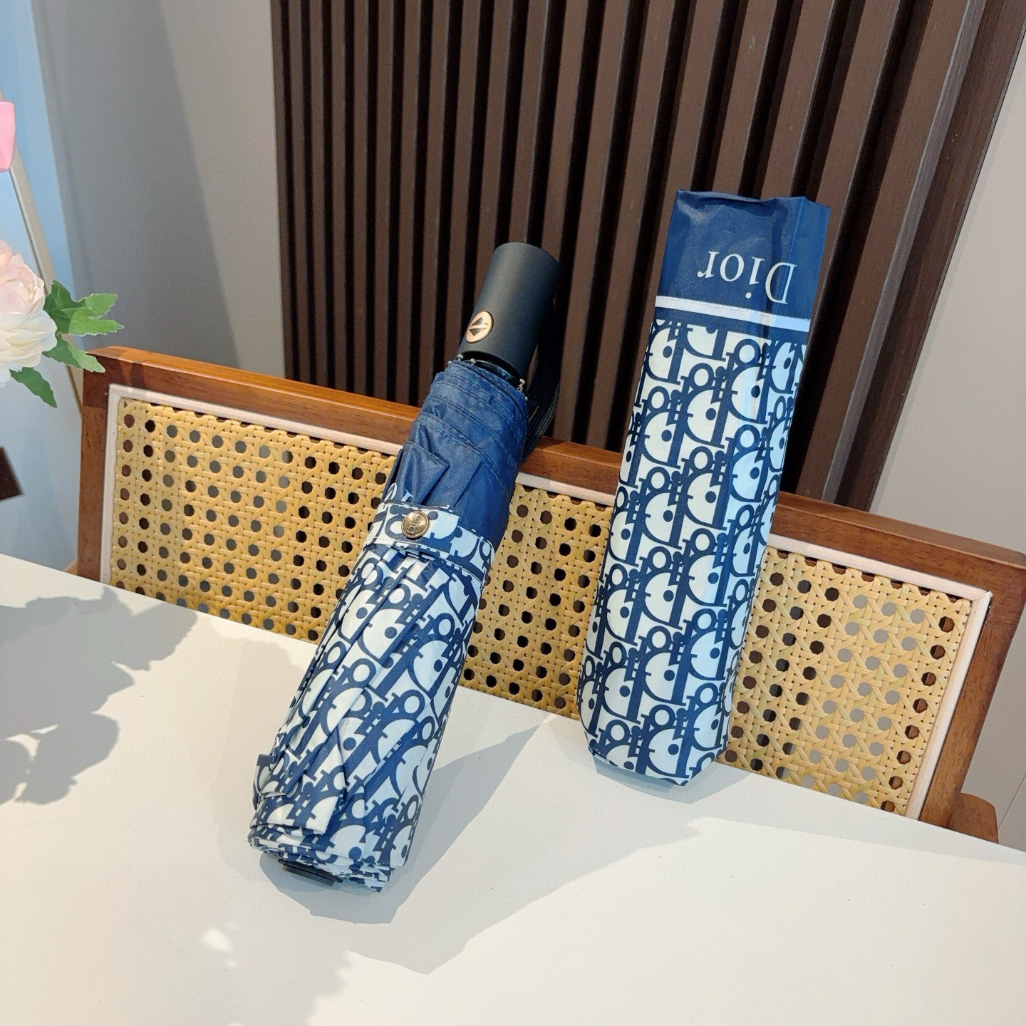  DIOR（迪奥）经典cd印花三折自动折叠晴雨伞  时尚原单代工品质 细节精致 看得见的品质 打破一成不