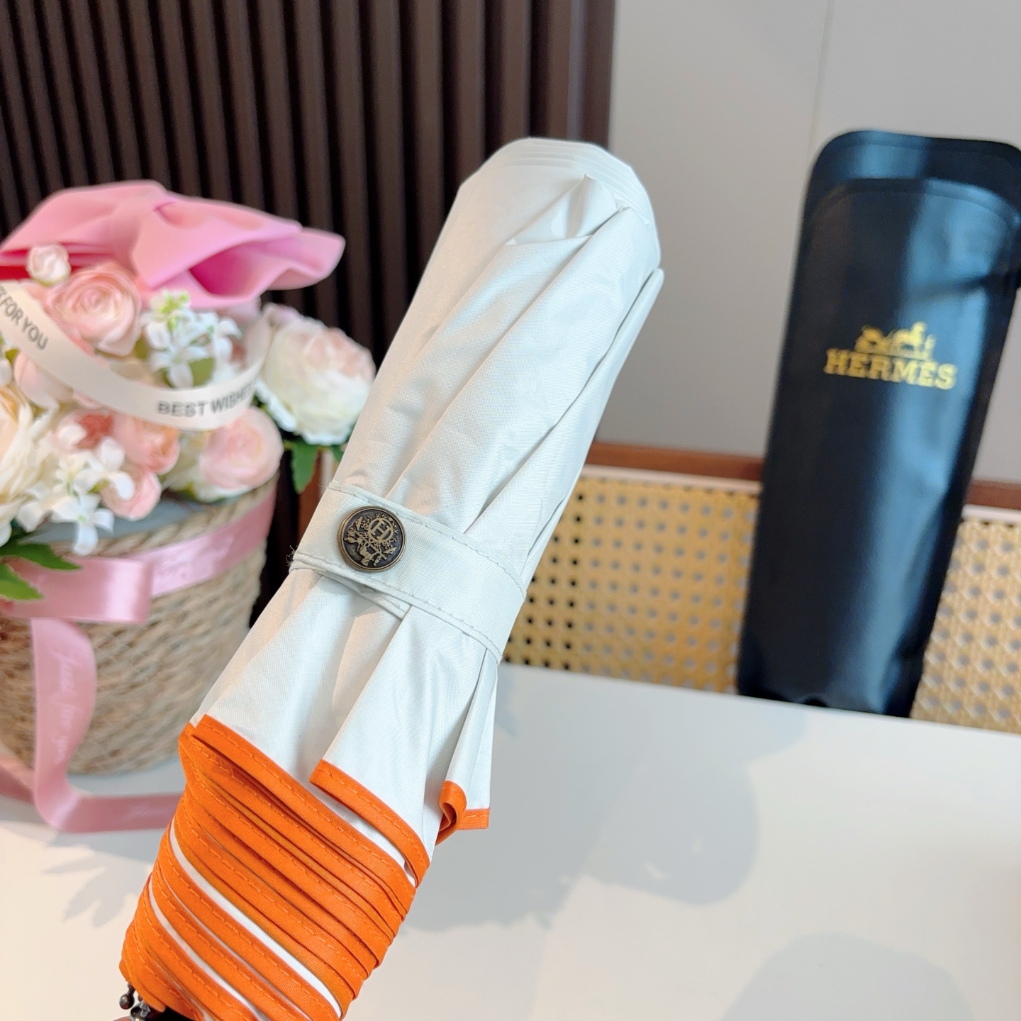 爱马仕（Hermès）   新款 极品H家三折自动伞重磅呈现 以其精湛的工艺技术和源源不断的想像力 新涂