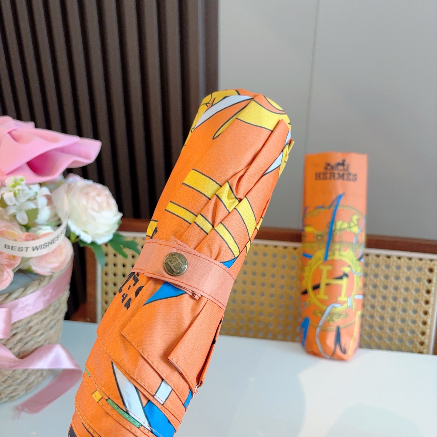 爱马仕（Hermès）   新款 极品H家三折自动伞重磅呈现 以其精湛的工艺技术和源源不断的想像力 新涂