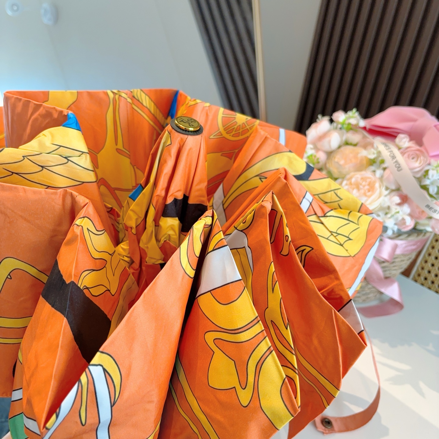 爱马仕（Hermès）   新款 极品H家三折自动伞重磅呈现 以其精湛的工艺技术和源源不断的想像力 新涂