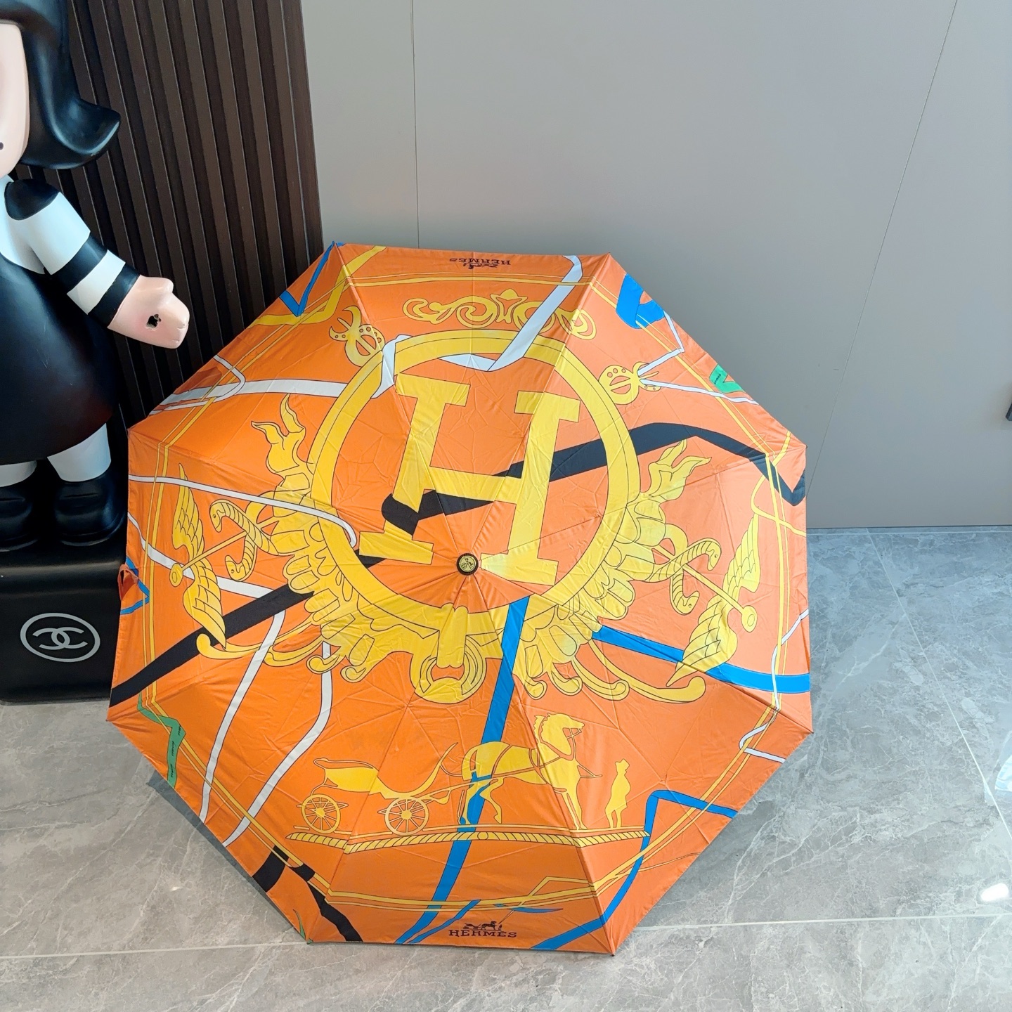 爱马仕（Hermès）   新款 极品H家三折自动伞重磅呈现 以其精湛的工艺技术和源源不断的想像力 新涂