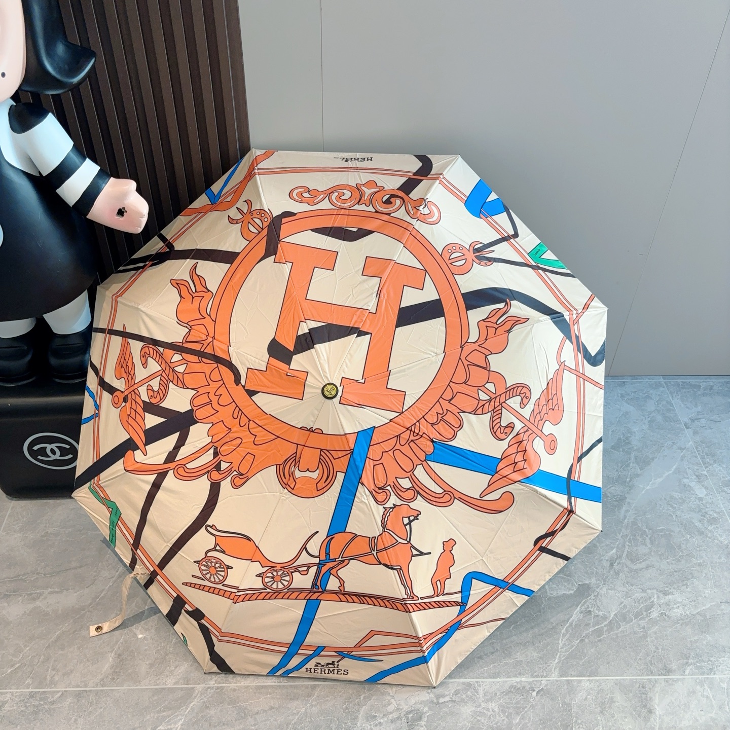 爱马仕（Hermès）   新款 极品H家三折自动伞重磅呈现 以其精湛的工艺技术和源源不断的想像力 新涂