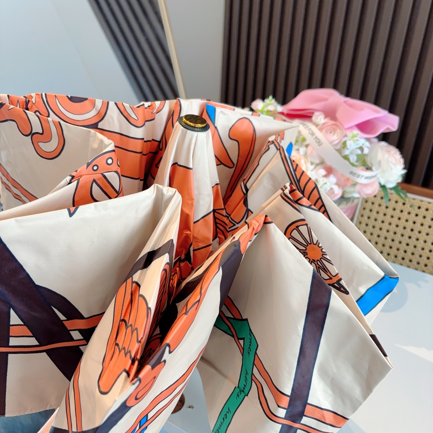 爱马仕（Hermès）   新款 极品H家三折自动伞重磅呈现 以其精湛的工艺技术和源源不断的想像力 新涂