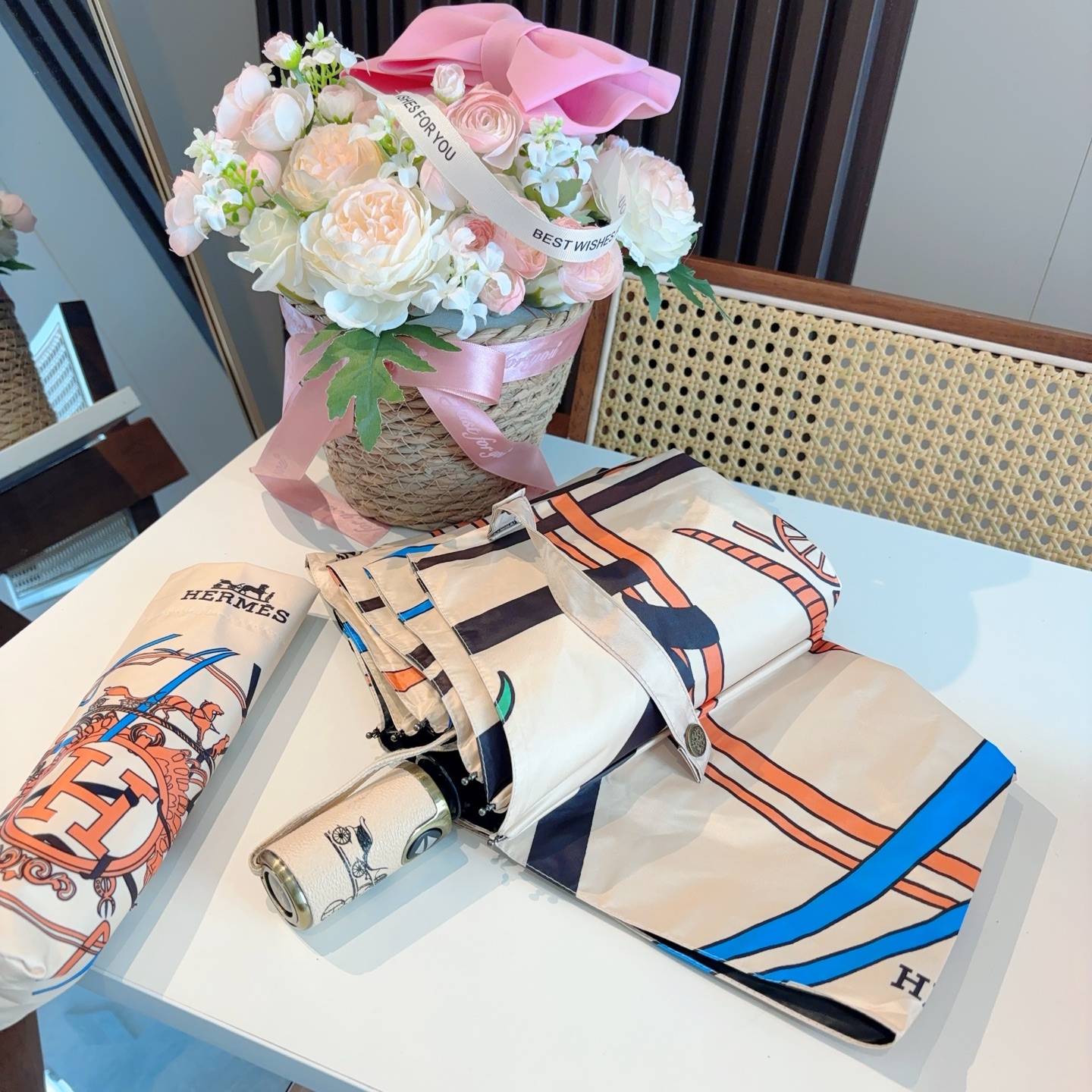 爱马仕（Hermès）   新款 极品H家三折自动伞重磅呈现 以其精湛的工艺技术和源源不断的想像力 新涂