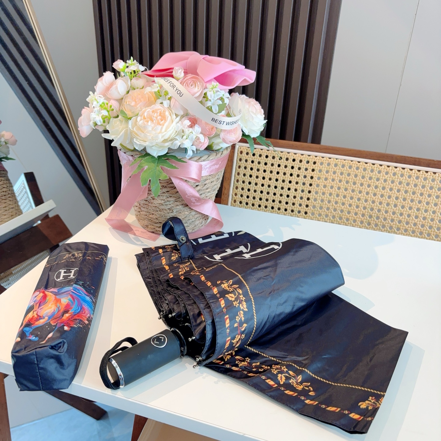爱马仕（Hermès）   新款 极品H家三折自动伞重磅呈现 以其精湛的工艺技术和源源不断的想像力 新涂
