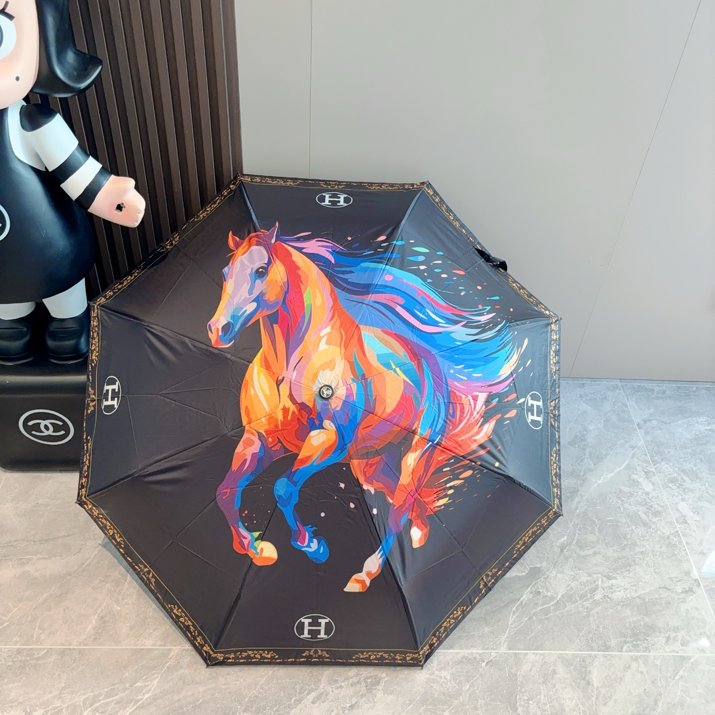 爱马仕（Hermès）   新款 极品H家三折自动伞重磅呈现 以其精湛的工艺技术和源源不断的想像力 新涂