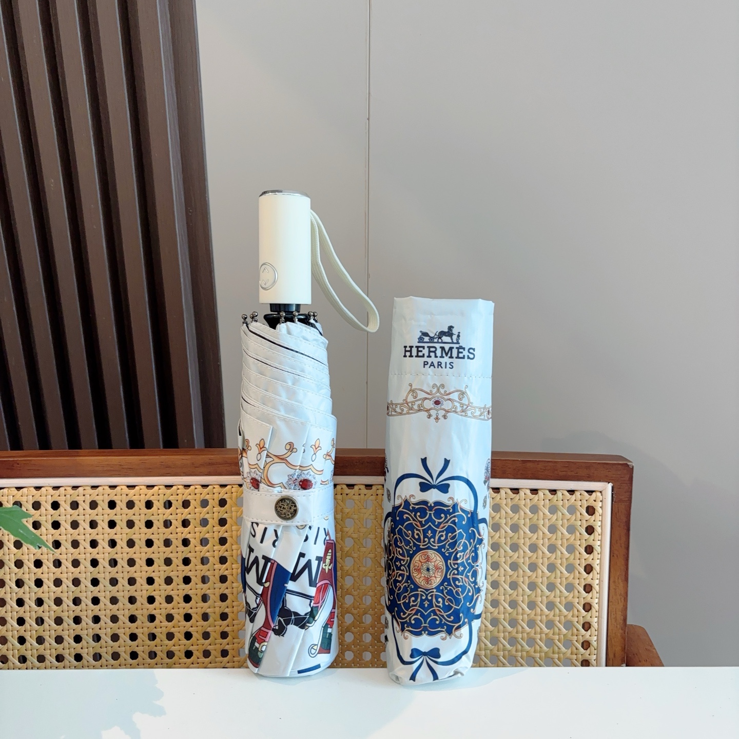 爱马仕（Hermès）   新款 极品H家三折自动伞重磅呈现 以其精湛的工艺技术和源源不断的想像力 新涂