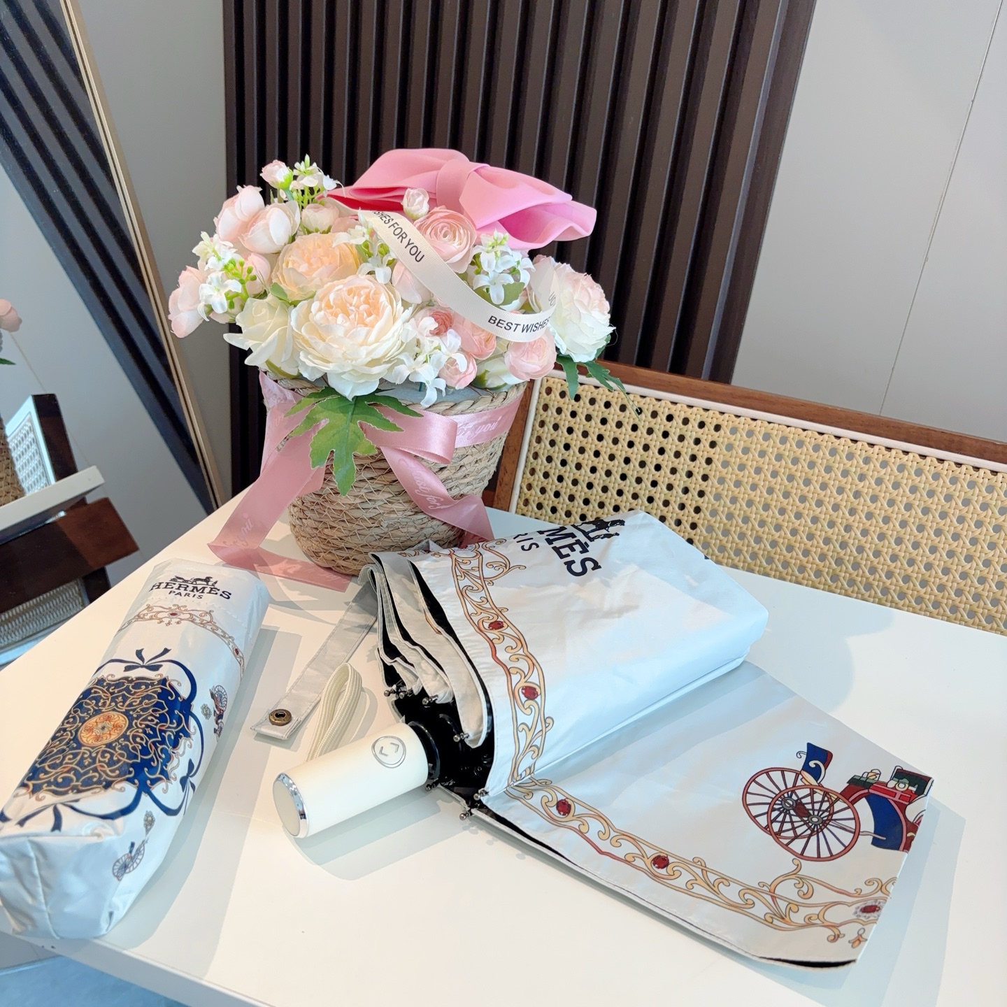 爱马仕（Hermès）   新款 极品H家三折自动伞重磅呈现 以其精湛的工艺技术和源源不断的想像力 新涂