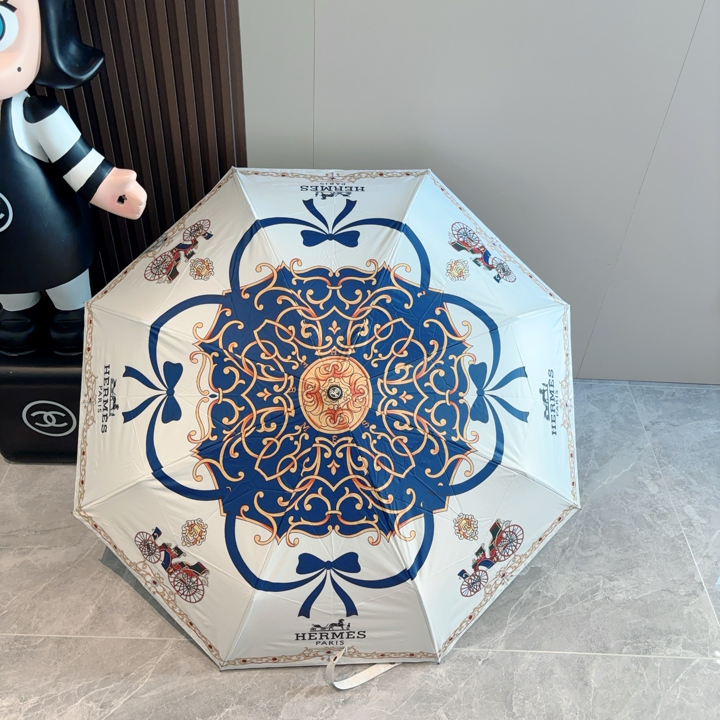 爱马仕（Hermès）   新款 极品H家三折自动伞重磅呈现 以其精湛的工艺技术和源源不断的想像力 新涂