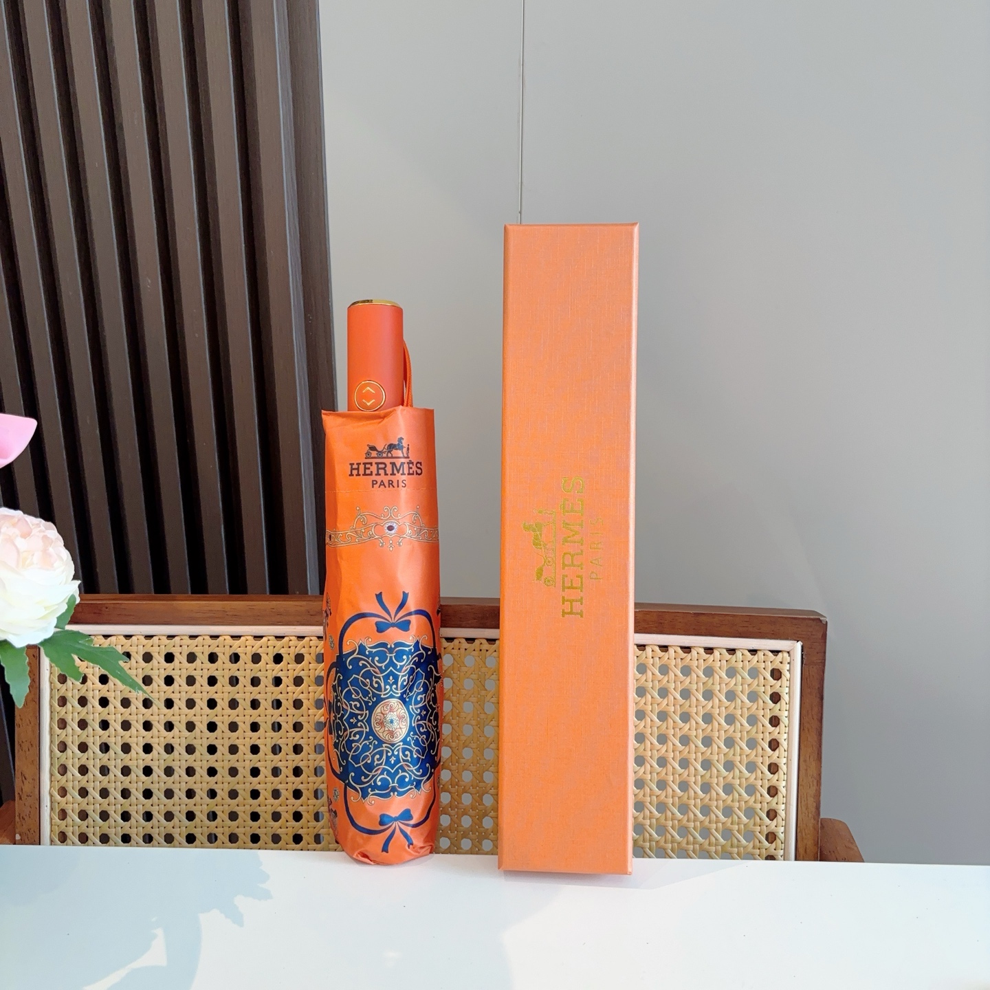 爱马仕（Hermès）   新款 极品H家三折自动伞重磅呈现 以其精湛的工艺技术和源源不断的想像力 新涂