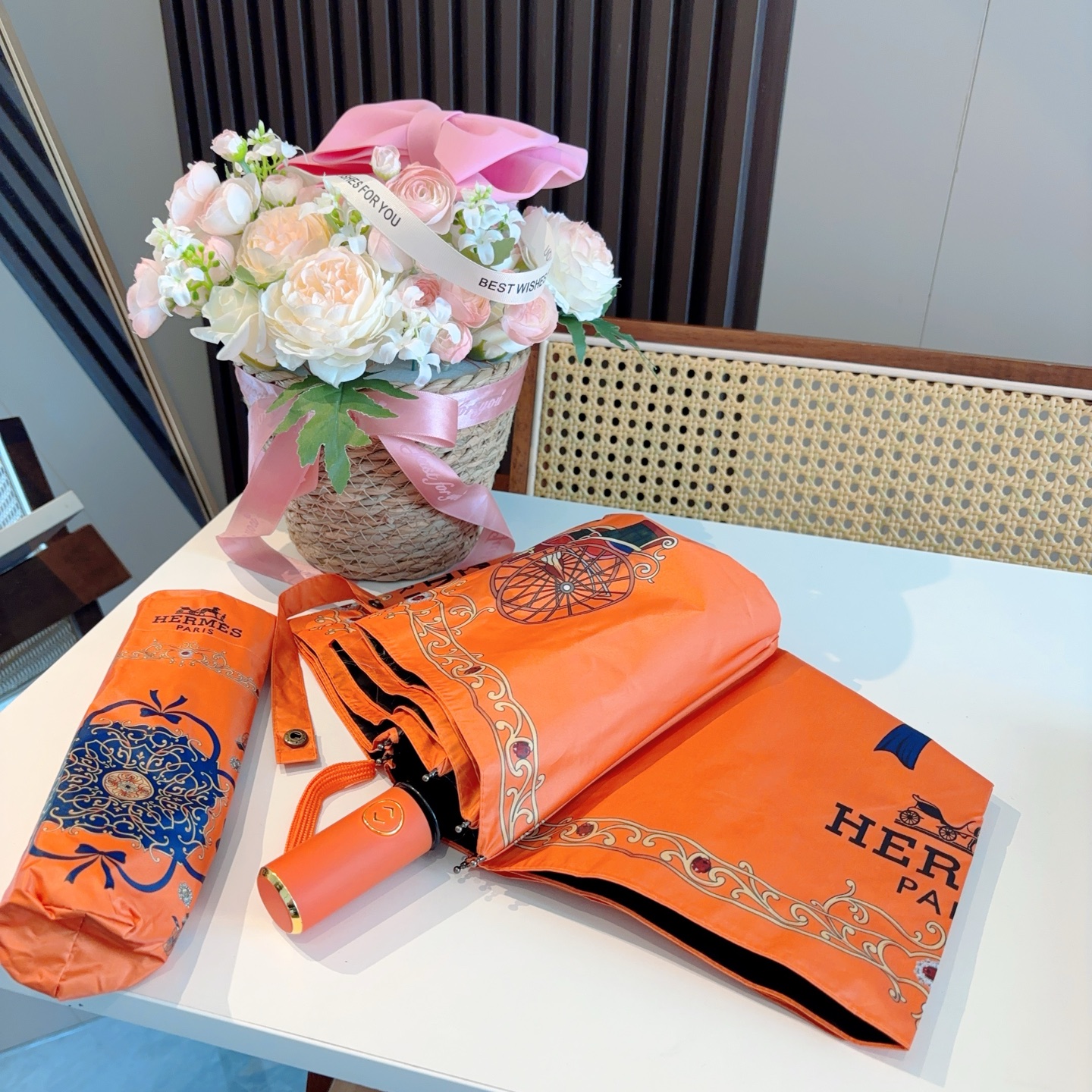 爱马仕（Hermès）   新款 极品H家三折自动伞重磅呈现 以其精湛的工艺技术和源源不断的想像力 新涂