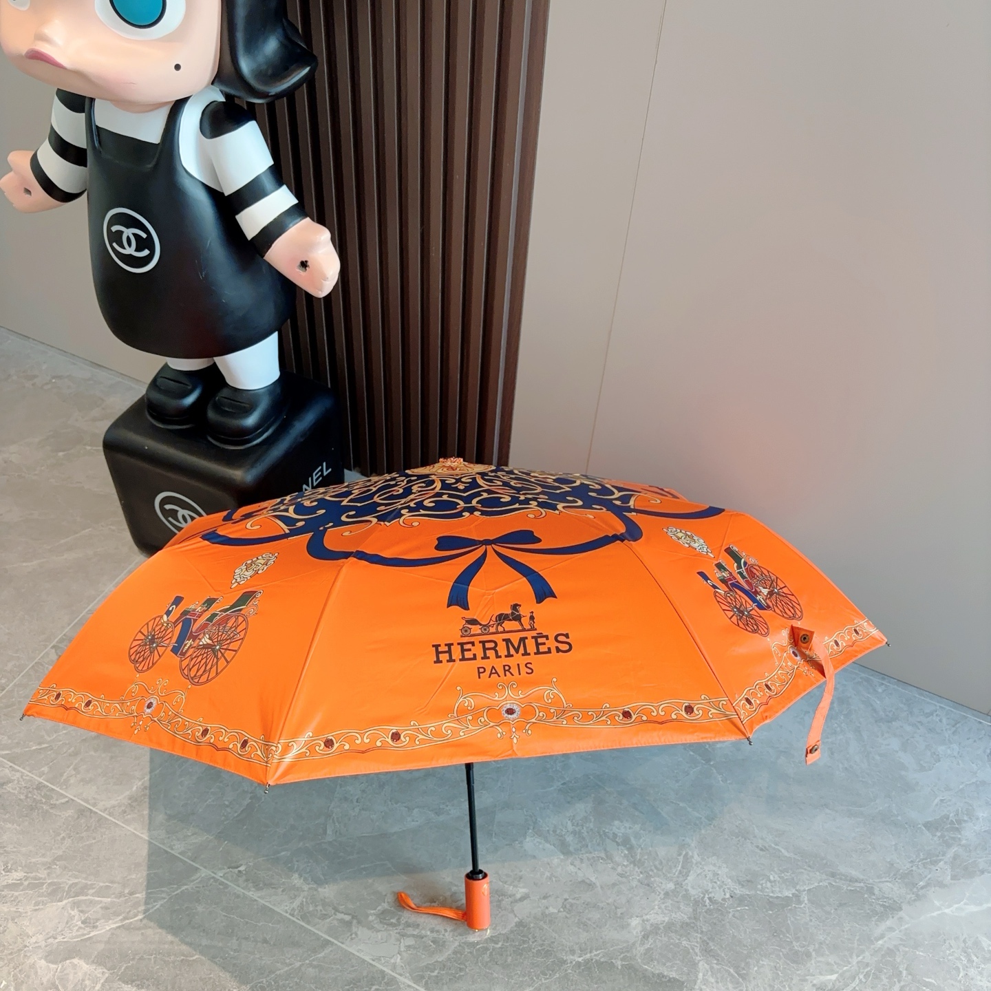爱马仕（Hermès）   新款 极品H家三折自动伞重磅呈现 以其精湛的工艺技术和源源不断的想像力 新涂