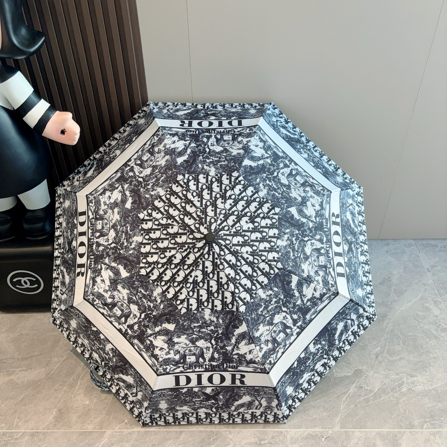  DIOR（迪奥） 动物世界 三折自动折叠晴雨伞  时尚原单代工品质 细节精致 看得见的品质 打破一成不