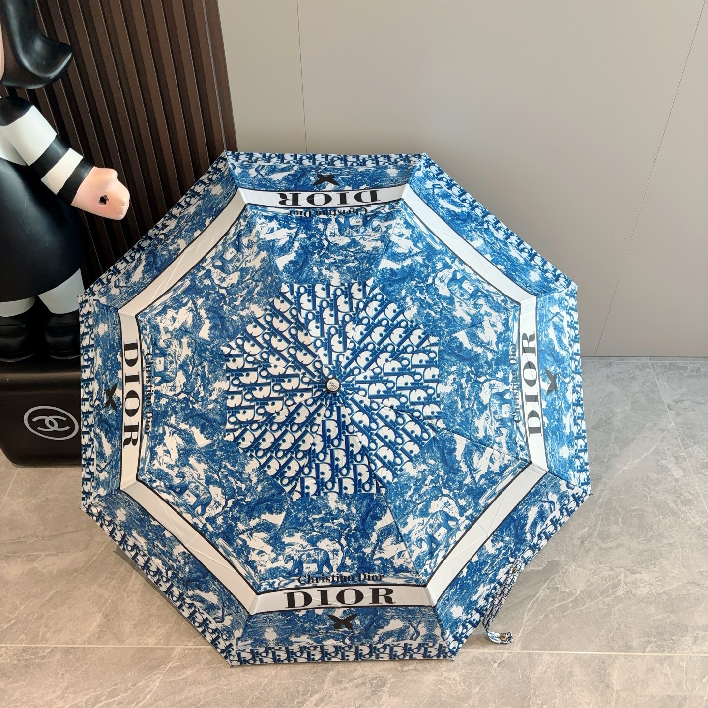  DIOR（迪奥） 动物世界 三折自动折叠晴雨伞  时尚原单代工品质 细节精致 看得见的品质 打破一成不