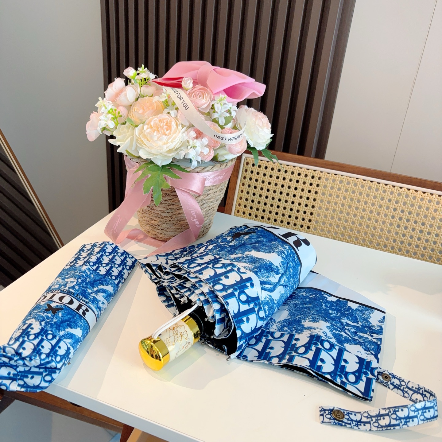  DIOR（迪奥） 动物世界 三折自动折叠晴雨伞  时尚原单代工品质 细节精致 看得见的品质 打破一成不