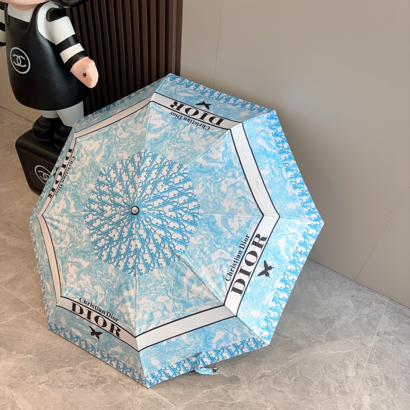  DIOR（迪奥） 动物世界 三折自动折叠晴雨伞  时尚原单代工品质 细节精致 看得见的品质 打破一成不