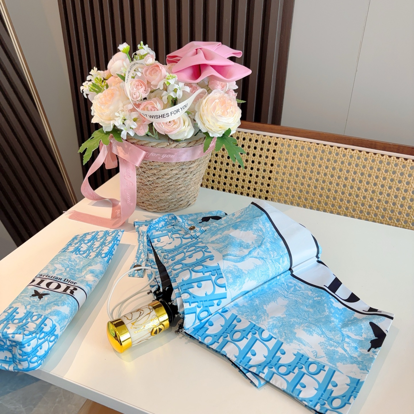  DIOR（迪奥） 动物世界 三折自动折叠晴雨伞  时尚原单代工品质 细节精致 看得见的品质 打破一成不