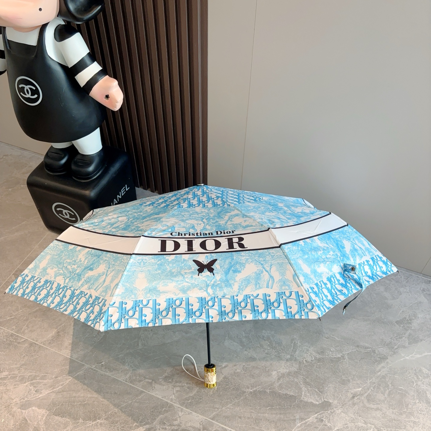  DIOR（迪奥） 动物世界 三折自动折叠晴雨伞  时尚原单代工品质 细节精致 看得见的品质 打破一成不