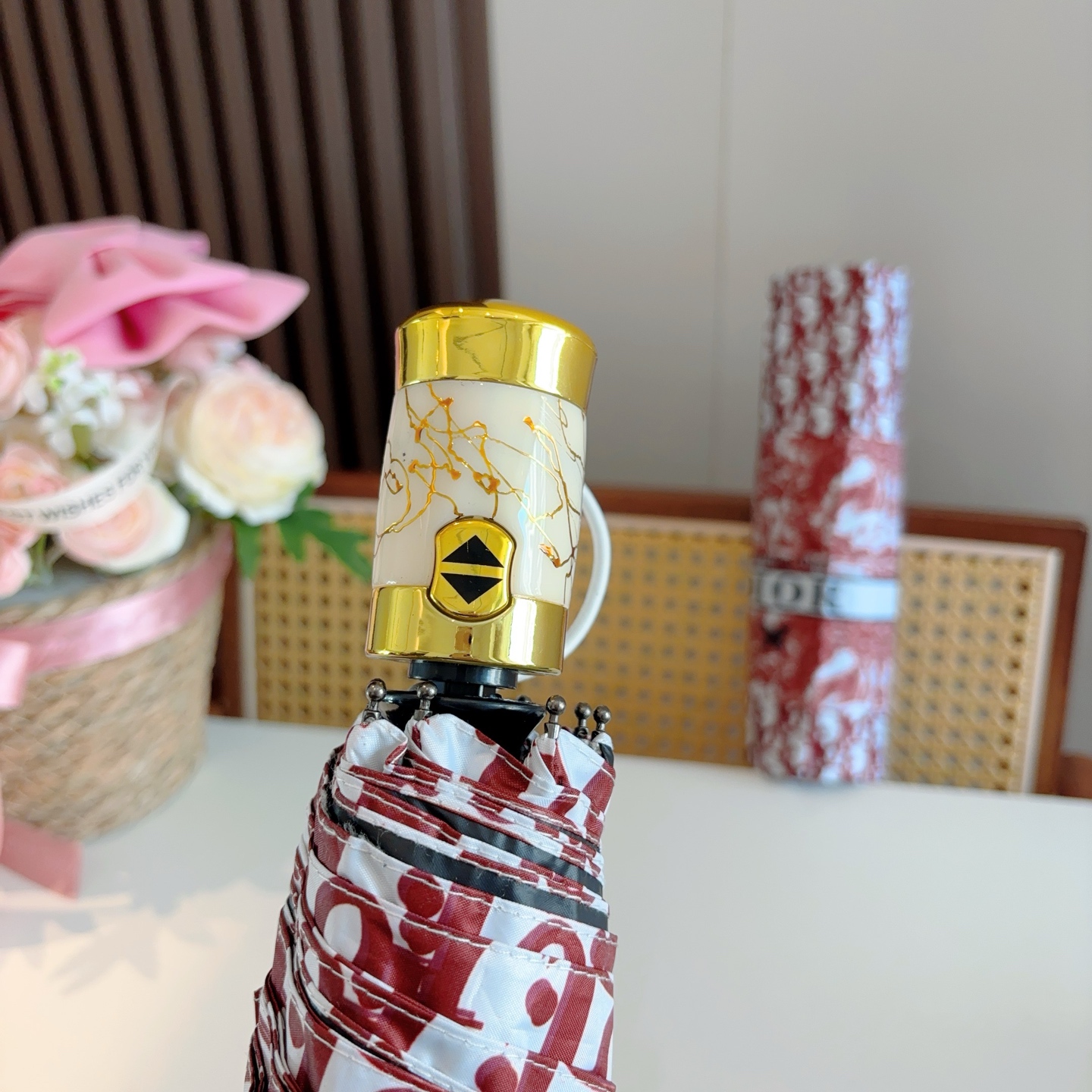  DIOR（迪奥） 动物世界 三折自动折叠晴雨伞  时尚原单代工品质 细节精致 看得见的品质 打破一成不