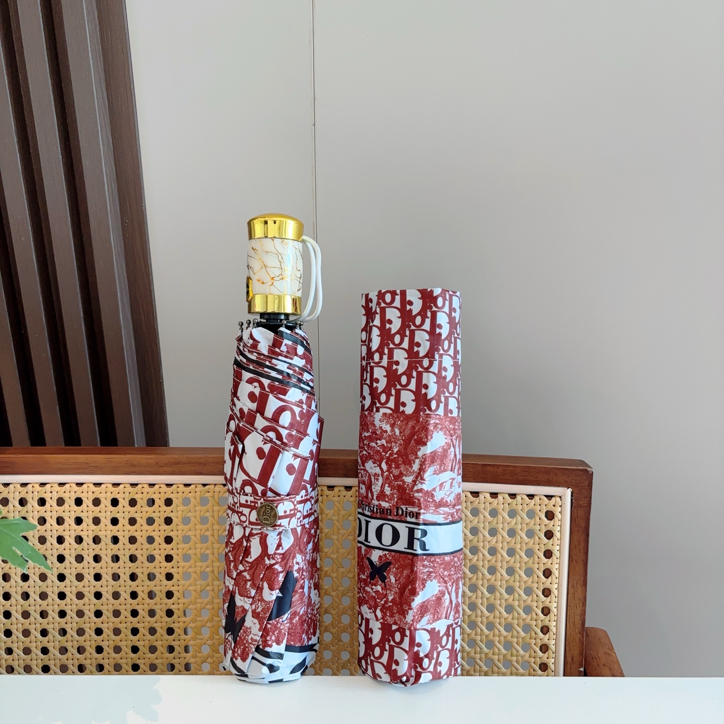  DIOR（迪奥） 动物世界 三折自动折叠晴雨伞  时尚原单代工品质 细节精致 看得见的品质 打破一成不